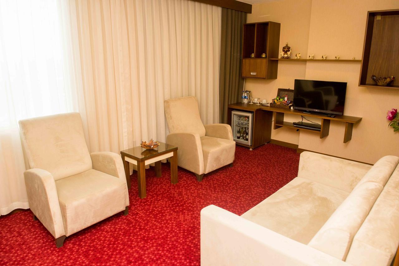 Ozgobek Ronesans Hotel De Luxe Usak Exterior photo